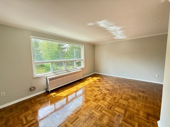 property at 1295 Bayview Av