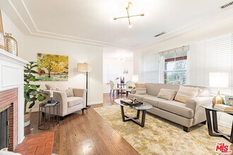 5732 Vesper Ave in Los Angeles, CA - Foto de edificio - Building Photo