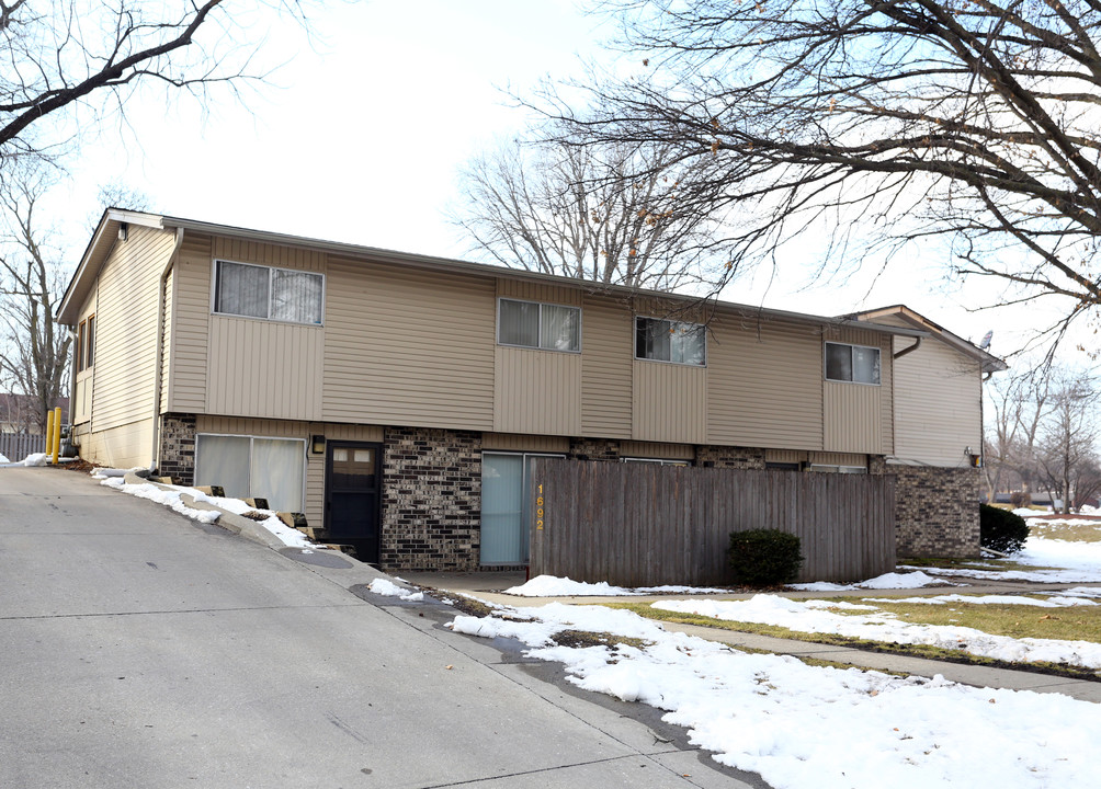 1692 NW 84th St in Clive, IA - Building Photo