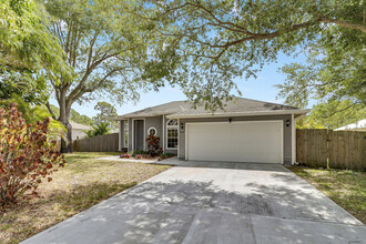 765 NW Bristol St in Port St. Lucie, FL - Building Photo - Building Photo