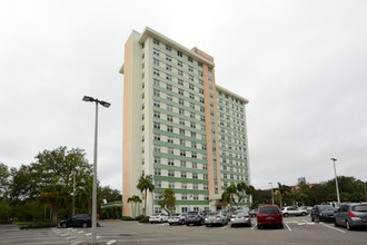 Phillip Benjamin Tower in St. Petersburg, FL - Foto de edificio - Building Photo