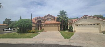 8995 E Gail Rd in Scottsdale, AZ - Building Photo