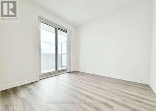 195-3195 Commerce St in Vaughan, ON - Building Photo - Building Photo
