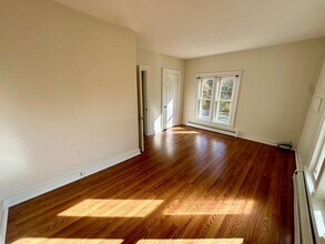 695 Cape St-Unit -3 in Lee, MA - Building Photo - Building Photo