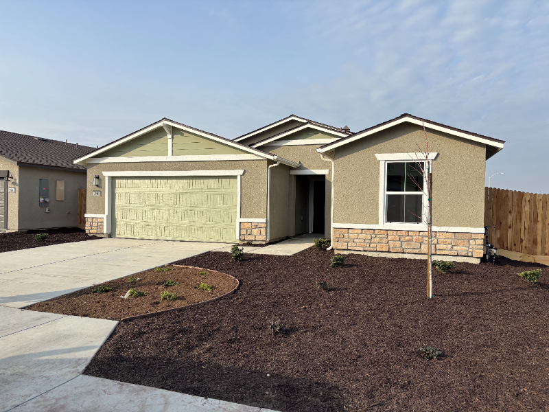 2948 Bay Hl Dr in Tulare, CA - Foto de edificio