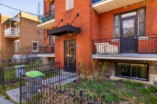 6771 Des Écores St in Montréal, QC - Building Photo