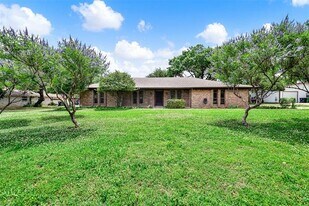 322 Willow Wood St in Murphy, TX - Building Photo