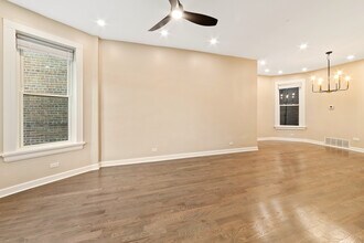 2653 W Hirsch St, Unit 1 in Chicago, IL - Foto de edificio - Building Photo