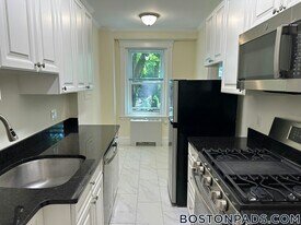 22 Chauncy St, Unit 6 in Cambridge, MA - Building Photo