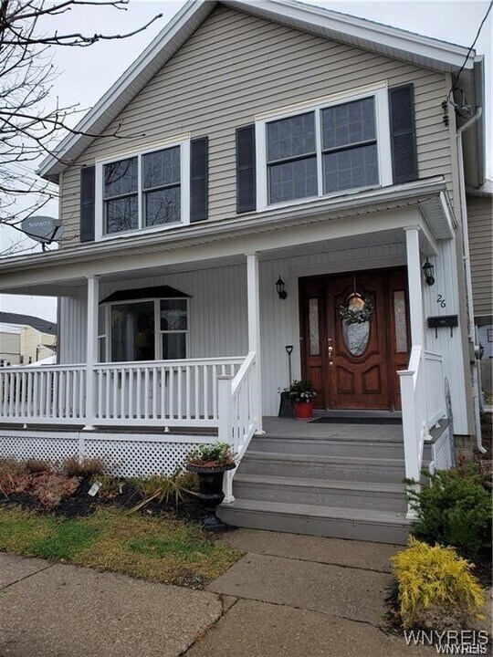 26 Temple Pl in East Aurora, NY - Building Photo