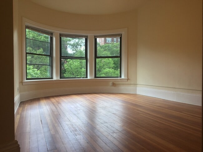 1476 Beacon St, Unit 3C