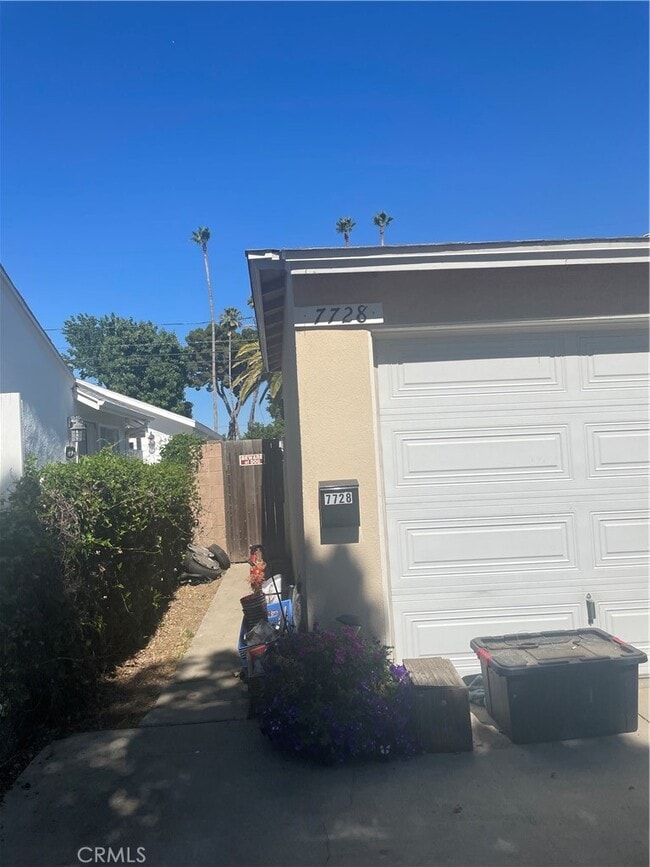 7726 Chimineas Ave in Los Angeles, CA - Building Photo - Building Photo