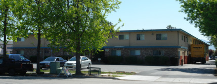 Da Costa Castle Apartments in Fremont, CA - Building Photo - Building Photo