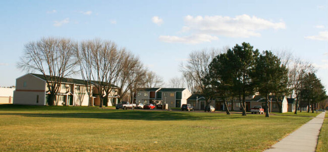 Valley Park Apartments in Yankton, SD - Building Photo - Building Photo