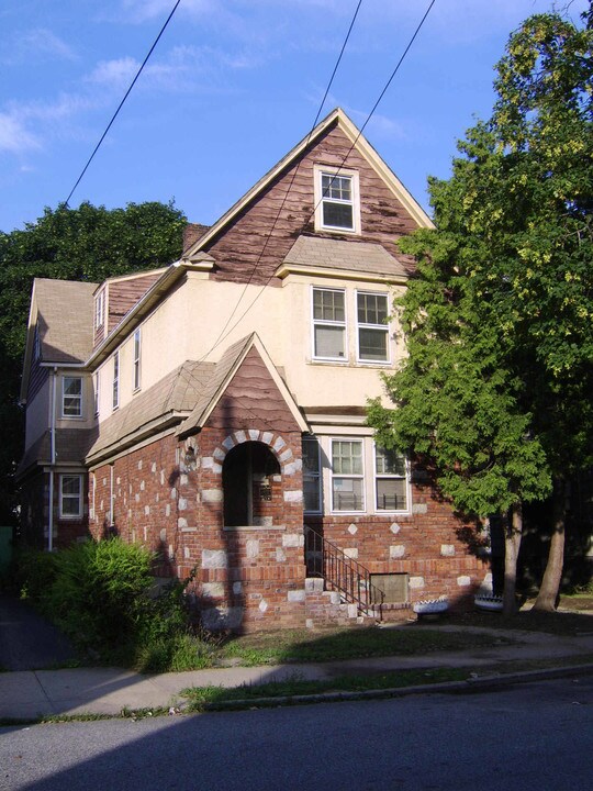 9143 116th St in Richmond Hill, NY - Building Photo