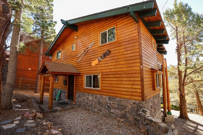 43615 Wolf Rd in Big Bear Lake, CA - Building Photo - Building Photo