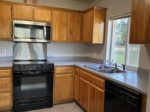 3840 Kinney Rd in North Bend, OR - Building Photo - Building Photo