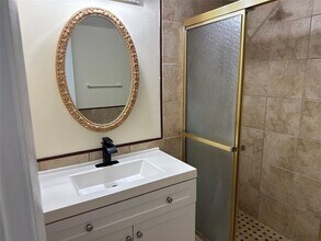 3777 NW 78th Ave, Unit 12A in Hollywood, FL - Building Photo - Building Photo