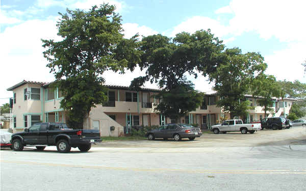 300 Sunset Dr in Fort Lauderdale, FL - Building Photo - Building Photo