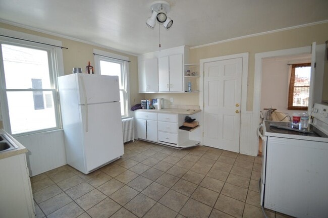 20 Dixon St, Unit 2 in Newport, RI - Building Photo - Building Photo