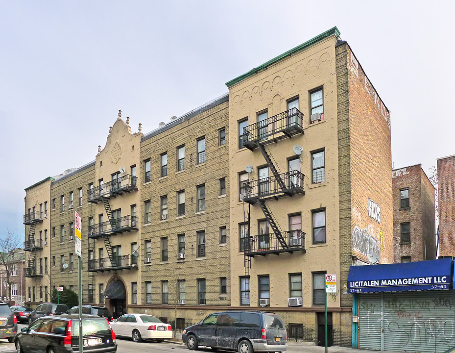 3751 89th St in Jackson Heights, NY - Foto de edificio