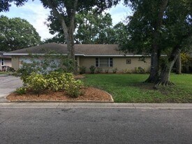 4385 Pasadena Cir in Sarasota, FL - Building Photo