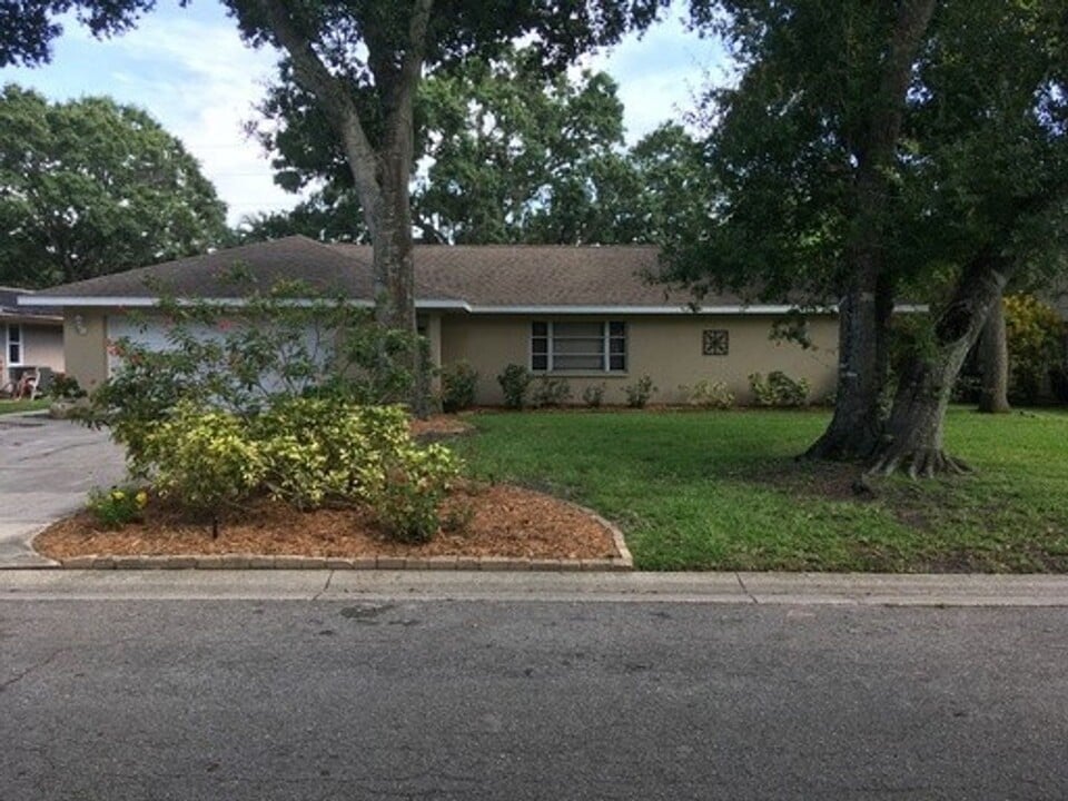 4385 Pasadena Cir in Sarasota, FL - Foto de edificio