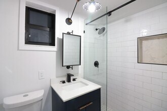 1240 NE 138th St in North Miami, FL - Foto de edificio - Building Photo