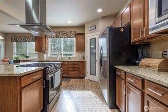 1438 Farina Lp SE in Olympia, WA - Foto de edificio - Building Photo