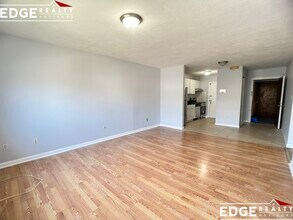 35 Glencoe St, Unit 20 in Boston, MA - Foto de edificio - Building Photo