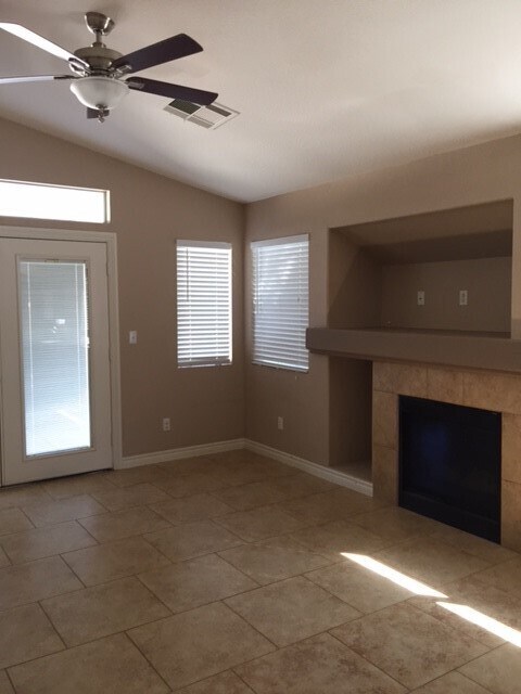 5948 Silver Heights St in Las Vegas, NV - Building Photo - Building Photo