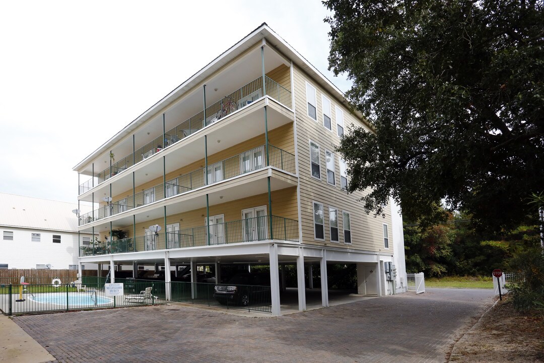 183 McDonnell Ave in Biloxi, MS - Foto de edificio