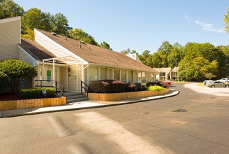 The Landing on Emerald Pointe in Birmingham, AL - Building Photo - Building Photo