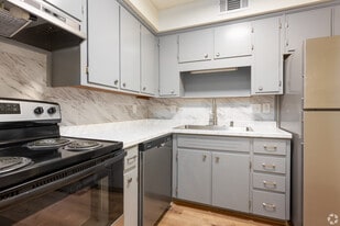 Oak Grove Village in Roanoke, VA - Building Photo