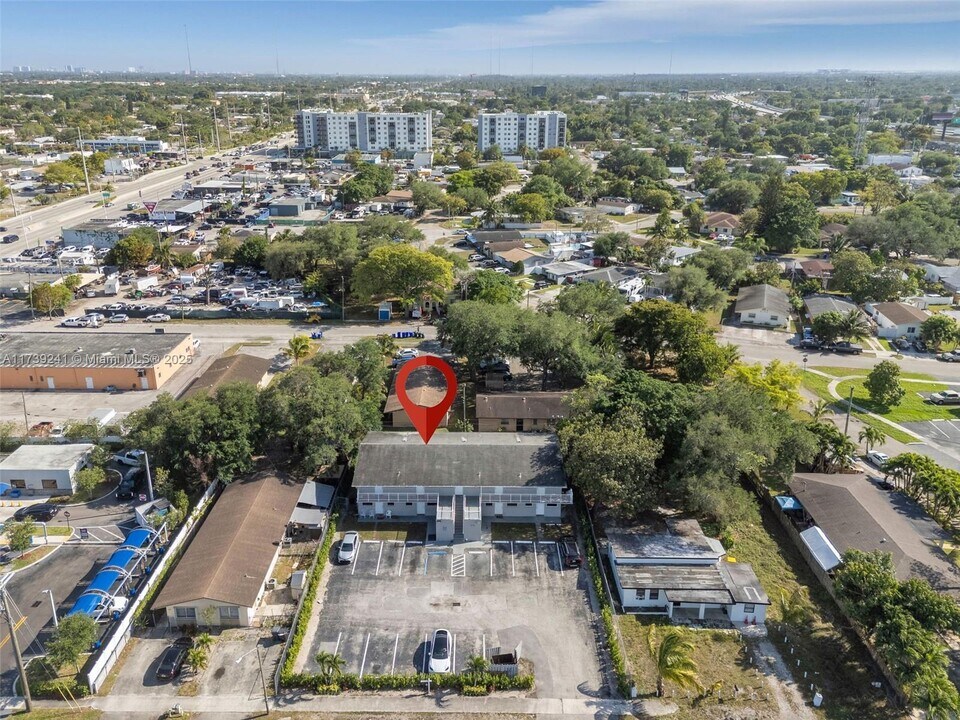 6034 Arthur St in Hollywood, FL - Building Photo