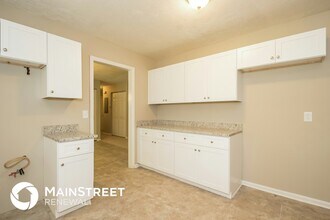 6207 Newberry Ln in Riverdale, GA - Foto de edificio - Building Photo