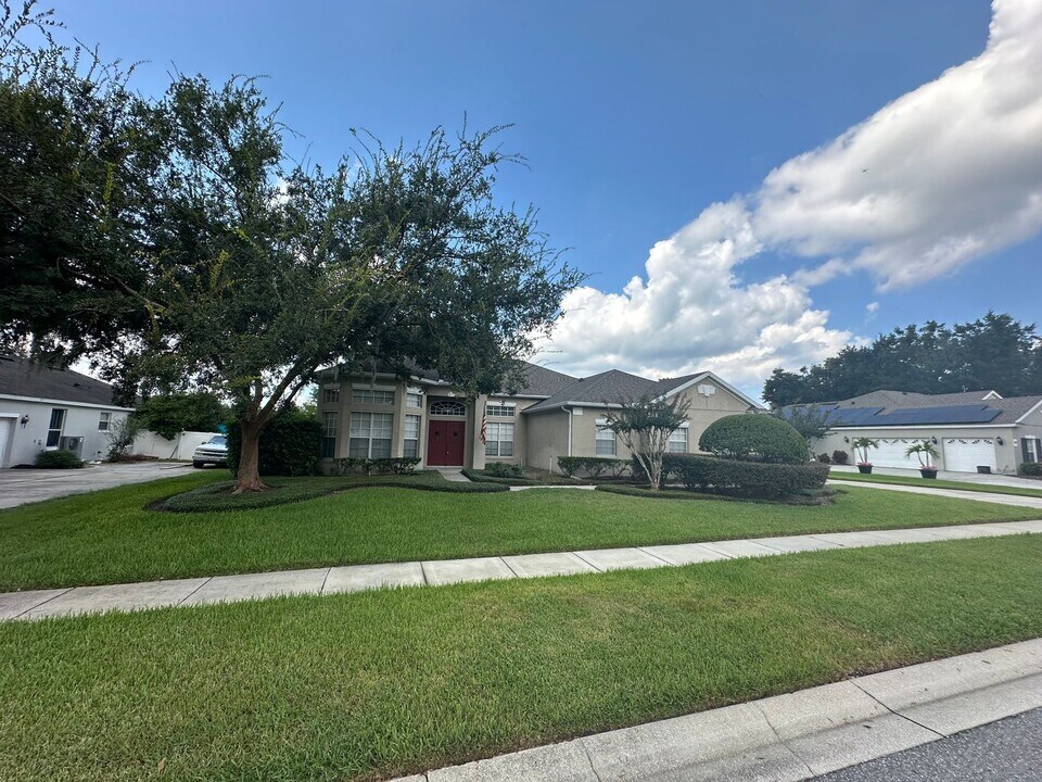 324 Green Ash Ln in Sanford, FL - Building Photo