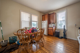 1726 N Arlington Pl in Milwaukee, WI - Building Photo - Interior Photo