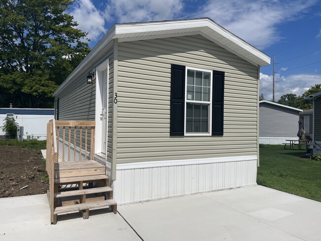 6610 Lear Nagle Rd in North Ridgeville, OH - Building Photo - Building Photo