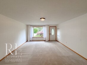 3855 NE Hyak Way in Bremerton, WA - Building Photo - Building Photo