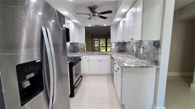 1929 SW 15th St-Unit -41 in Deerfield Beach, FL - Foto de edificio - Building Photo