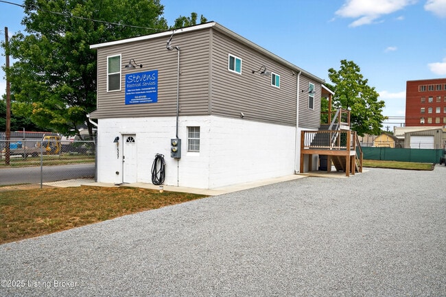1537 W Market St in Louisville, KY - Building Photo - Building Photo
