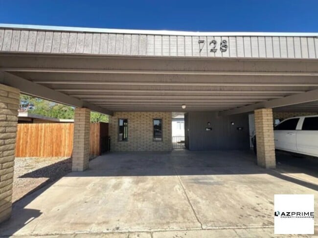 property at 728 E 24th Pl