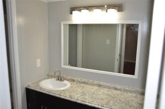 1209 Vance St in Taylor, TX - Building Photo - Building Photo