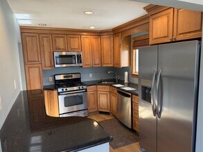 25 S Bay Dr-Unit -2 in Babylon, NY - Building Photo - Building Photo