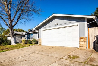 8355 Middle River Ct in Sacramento, CA - Building Photo - Building Photo
