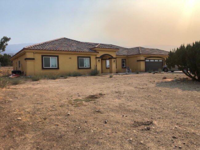 873 Pinon Rd in Pinon Hills, CA - Building Photo - Building Photo