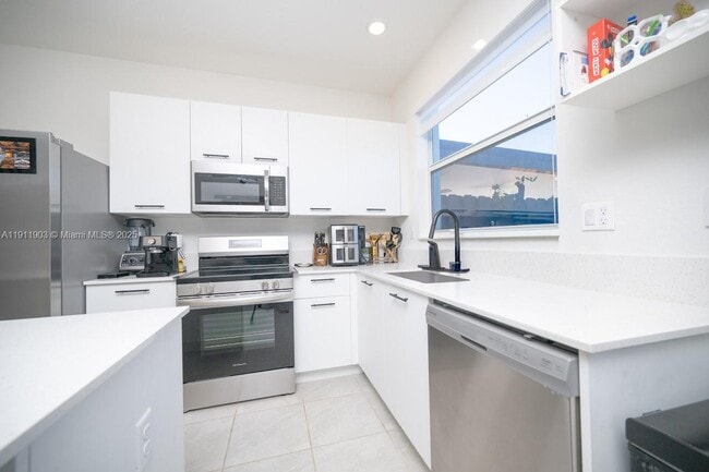 12234 NW 24th Pl in Miami Shores, FL - Building Photo - Building Photo