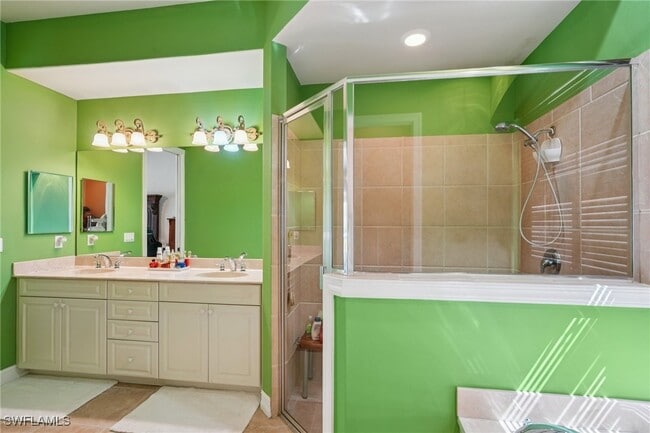 property at 2621 Golden Gate Blvd W
