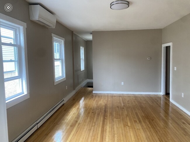 949 Main St-Unit -2 in Walpole, MA - Foto de edificio - Building Photo